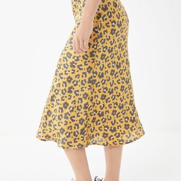 Urband Outfitters Silky Cheetah Knee Length Skirt - Picture 3 of 9